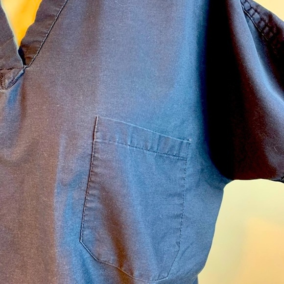 Scrub Top- Small - Picture 4 of 4